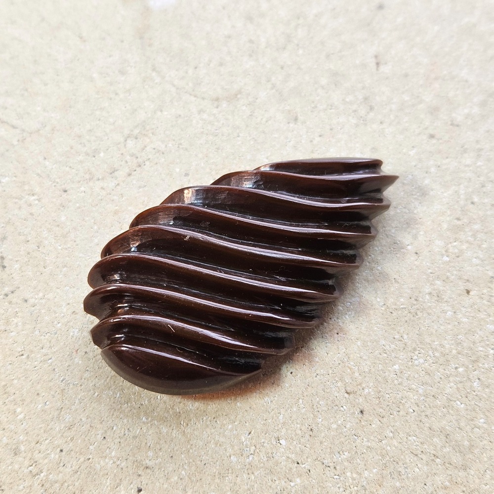Vintage Art Deco Carved Bakelite Brown Ribbed Dress Clip Made in USA 1930s 1940s